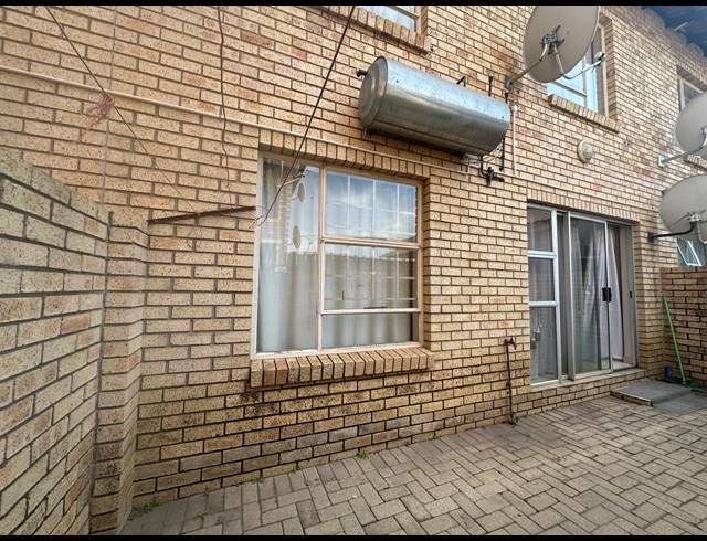 2 BEDROOM APARTMENT FOR SALE IN RUSTENBURG CENTRAL